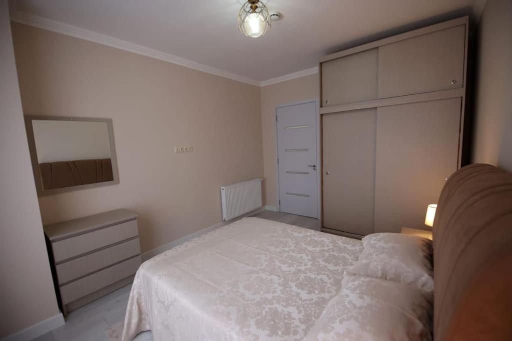 Persona Rooms Zugdidi ภายนอก รูปภาพ